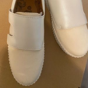 Australia Luxe size 9 brand new with the box .